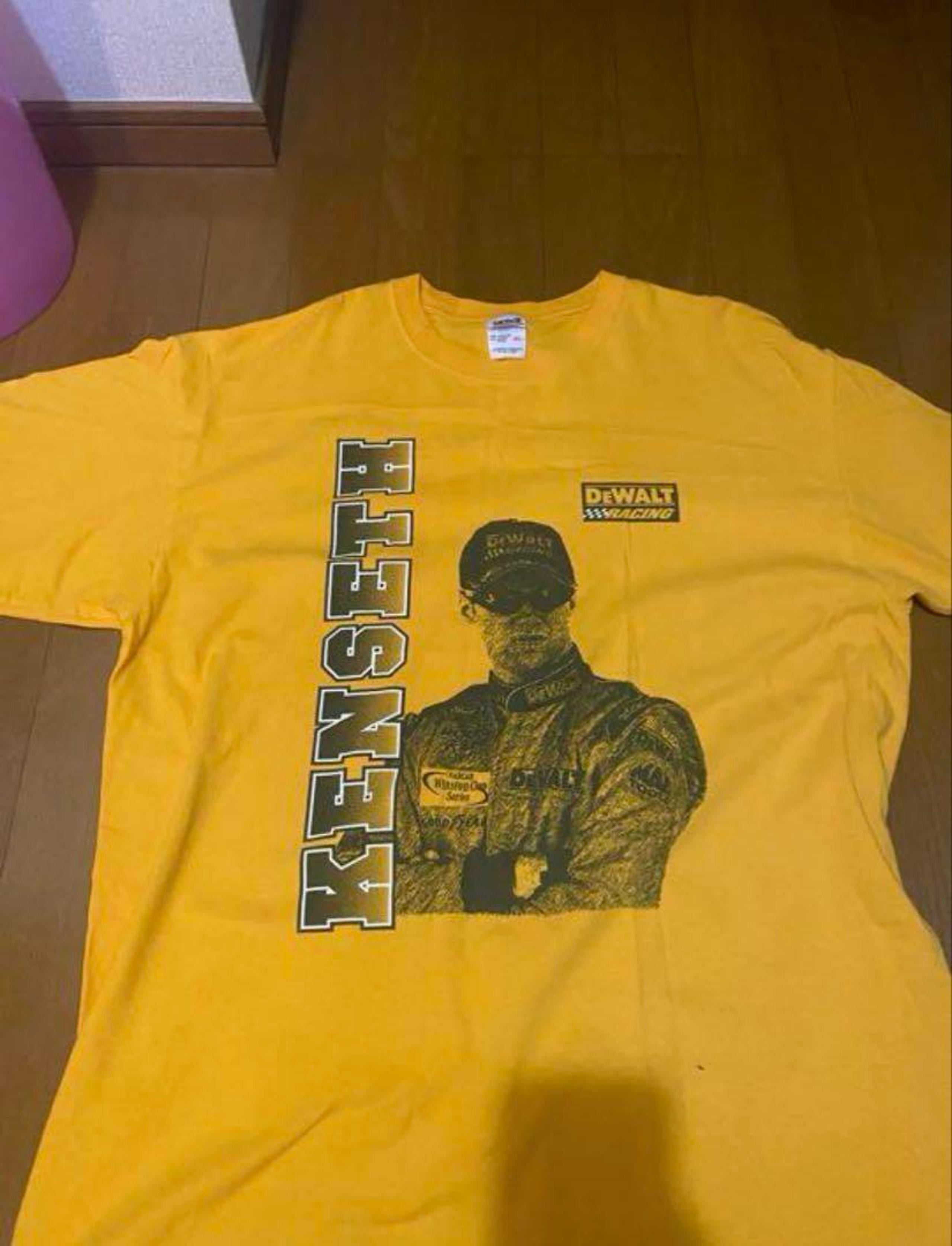 DeWALT Graphic T-shirt Yellow, worn by Masaki Suda