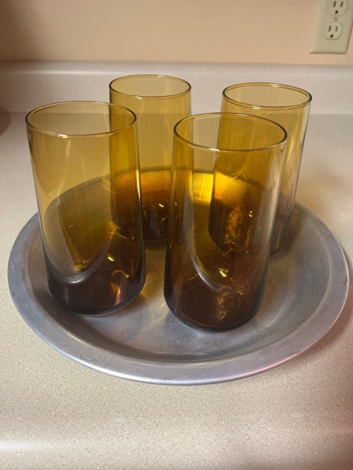 4 beautiful glasses. Brown ombre to es great for fall/ winter gatherings.