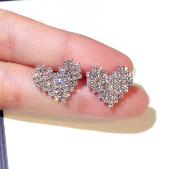 18K White Gold Diamond Heart Earrings