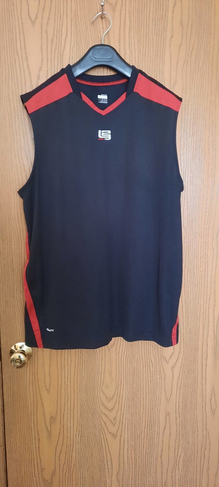 Nike Lebron James Mens Black And Red Sleeveless Workout Shirt Size XL