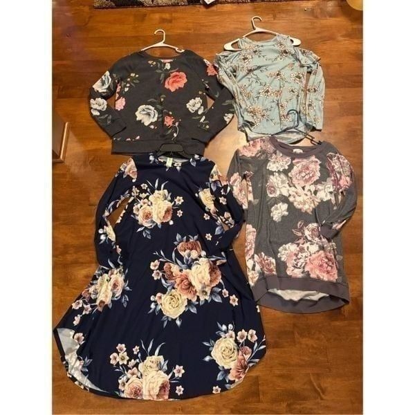 Woman’s Floral top/sweatshirt dress bundle