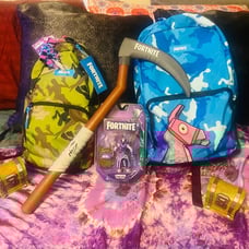 MEGA Fortnite set w/Fort build kit & 2 Camo Bags/Backpacks!!