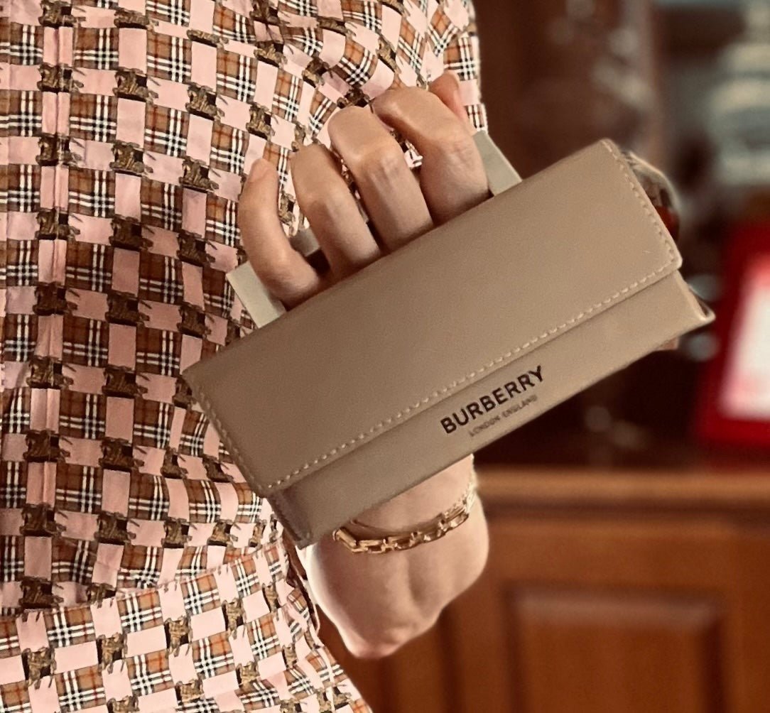 Burberry Sunglasses Flap Case, Jewelry Pouch Evening Clutch with Chain Bag
