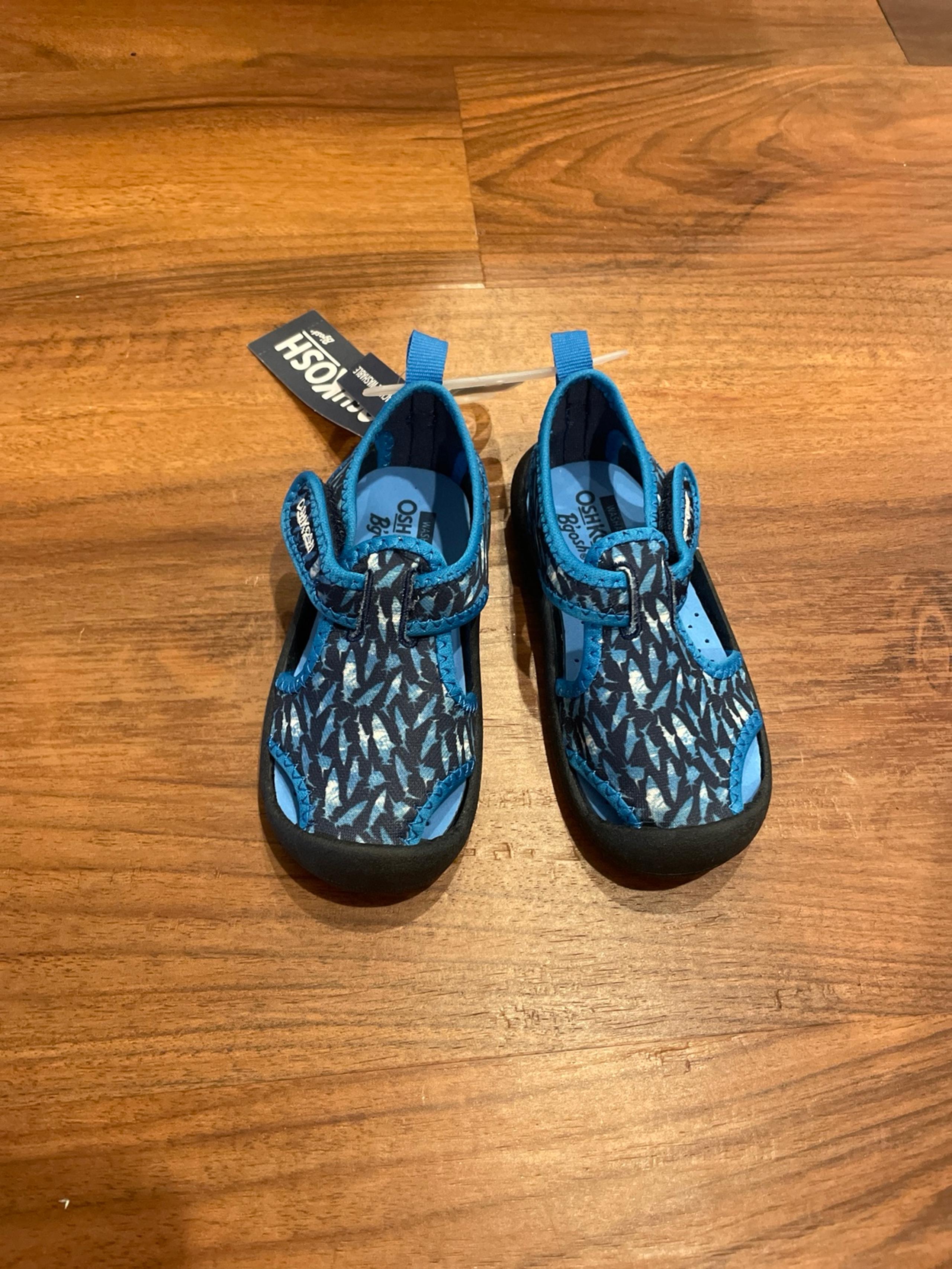 OshKosh B’gosh size 7 water shoes
