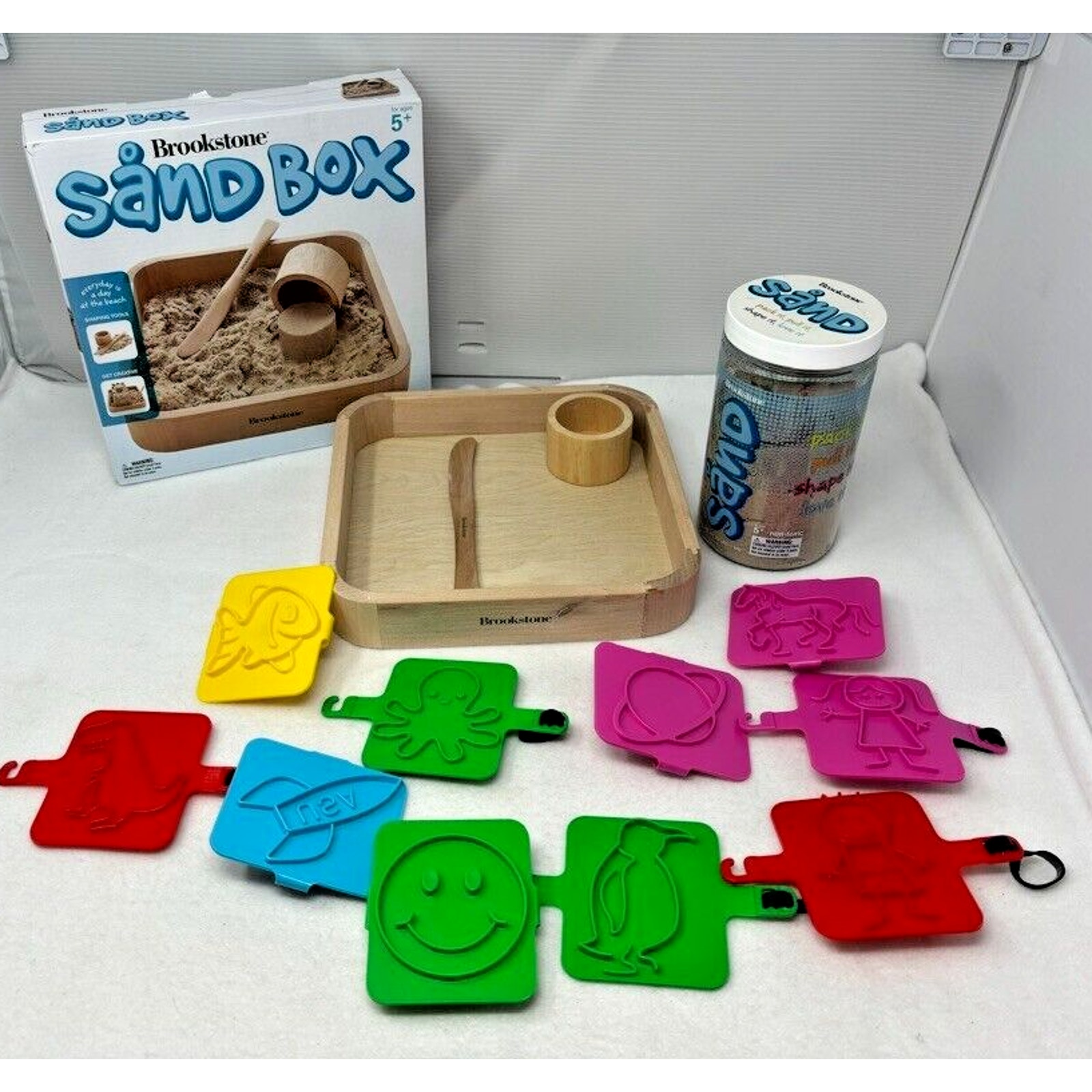Brookstone No Mess Non-Toxic Polymer Sand, Sand Box Set Molds