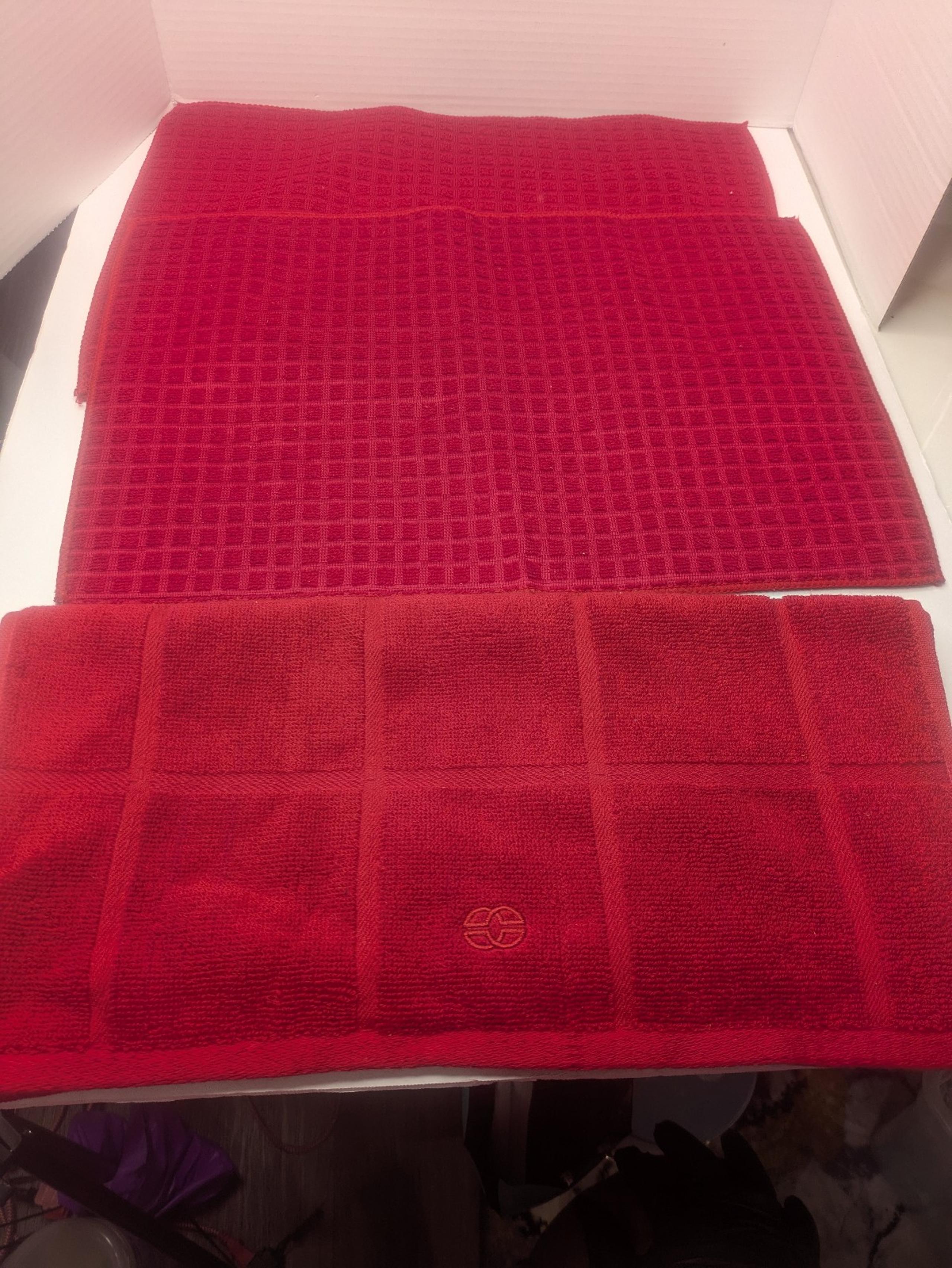 Calphalon red kitchen towel 2 red placemats rare find