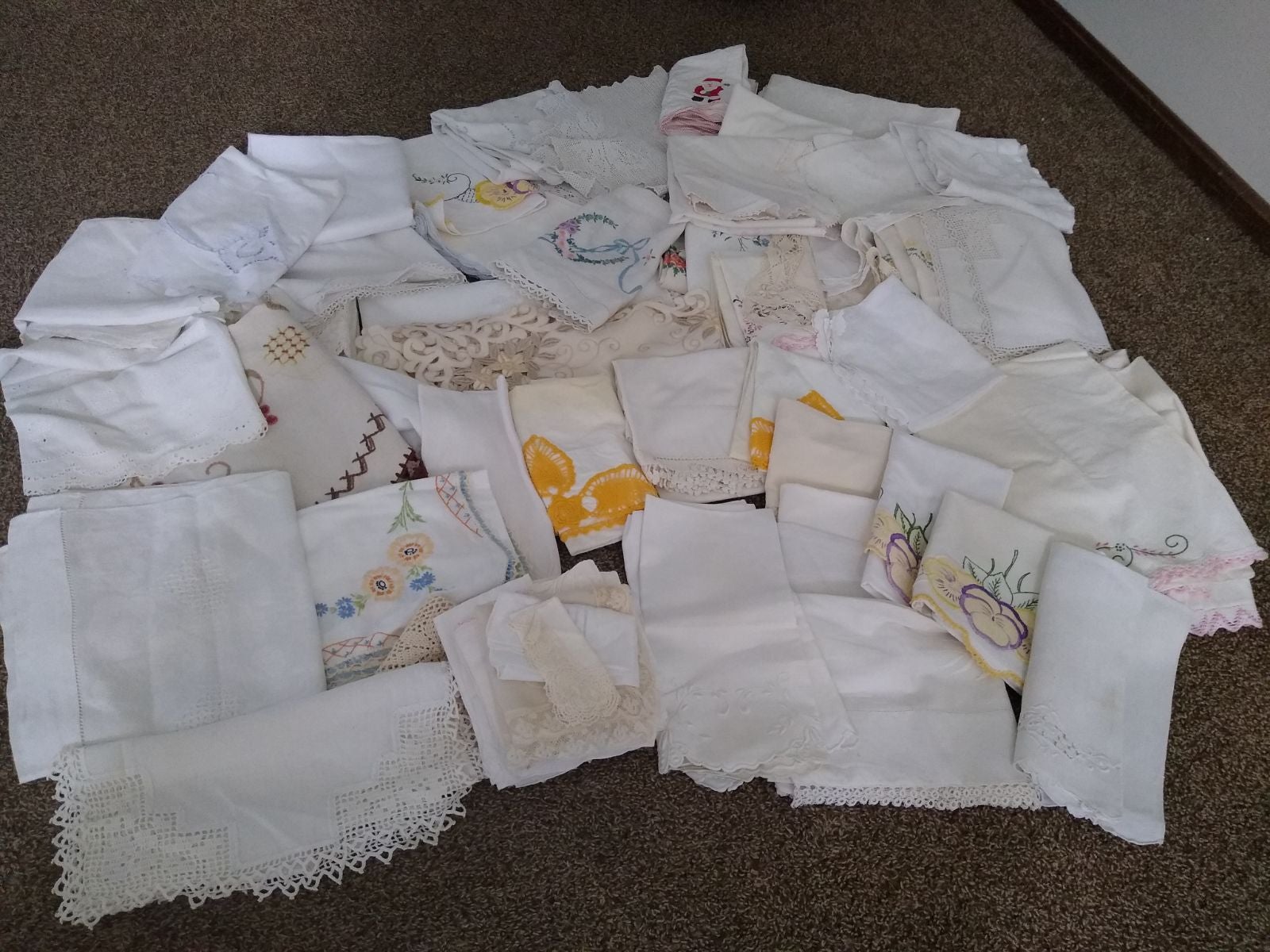 HUGE Vintage Estate lot of linens See de