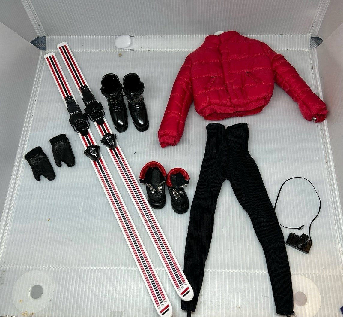 Franklin Mint Diana Princes Of Wales Doll Ski Suit & Ski's Accesories