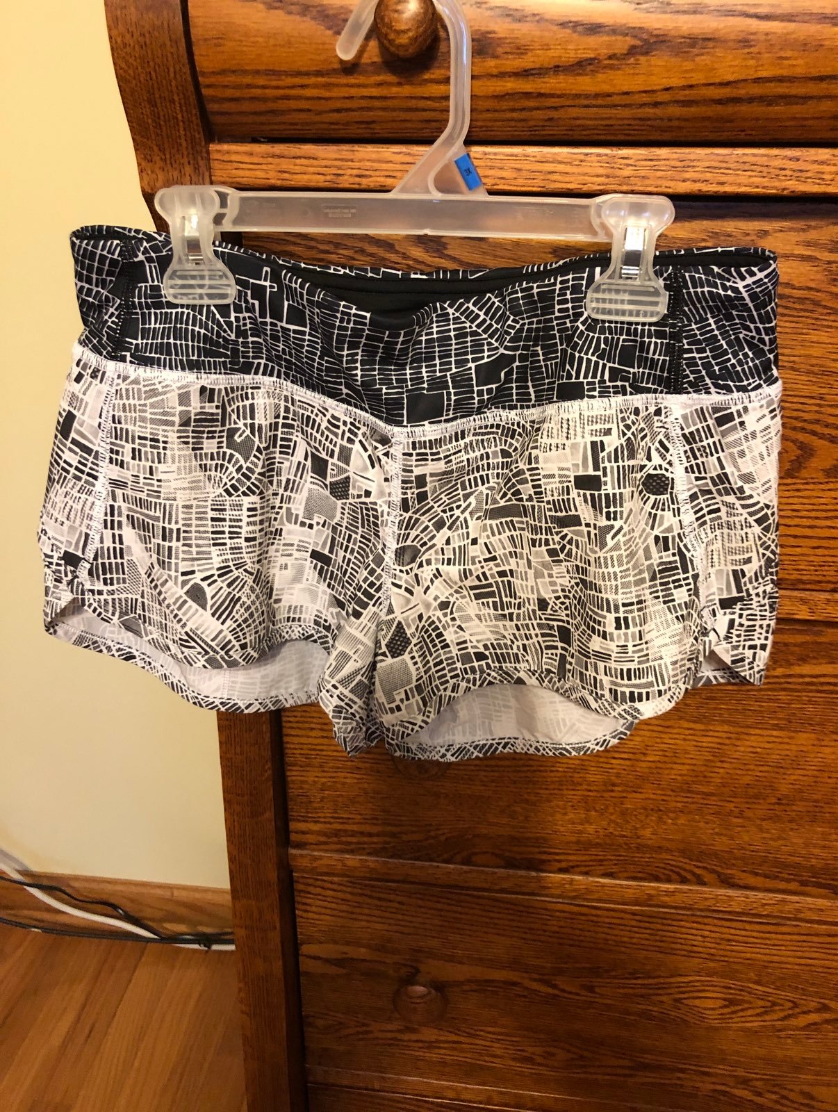 Lululemon Seawheeze Speed Shorts size 6