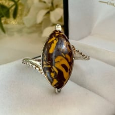 Unique Stone Vintage Ring in Solid 925 Sterling Silver. Marquis shaped cabochon