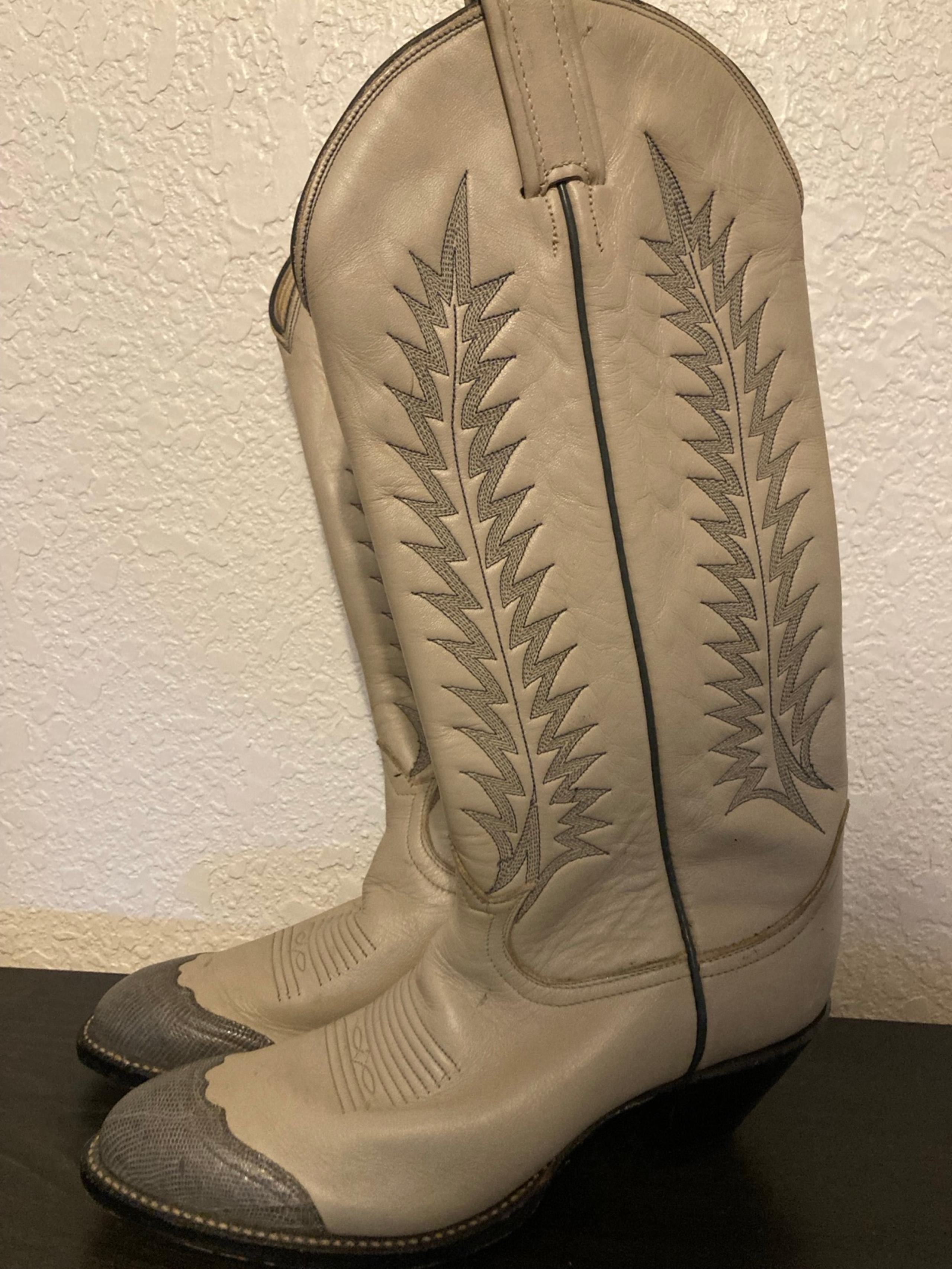 Tony Lama womens cowboy boots size  6b