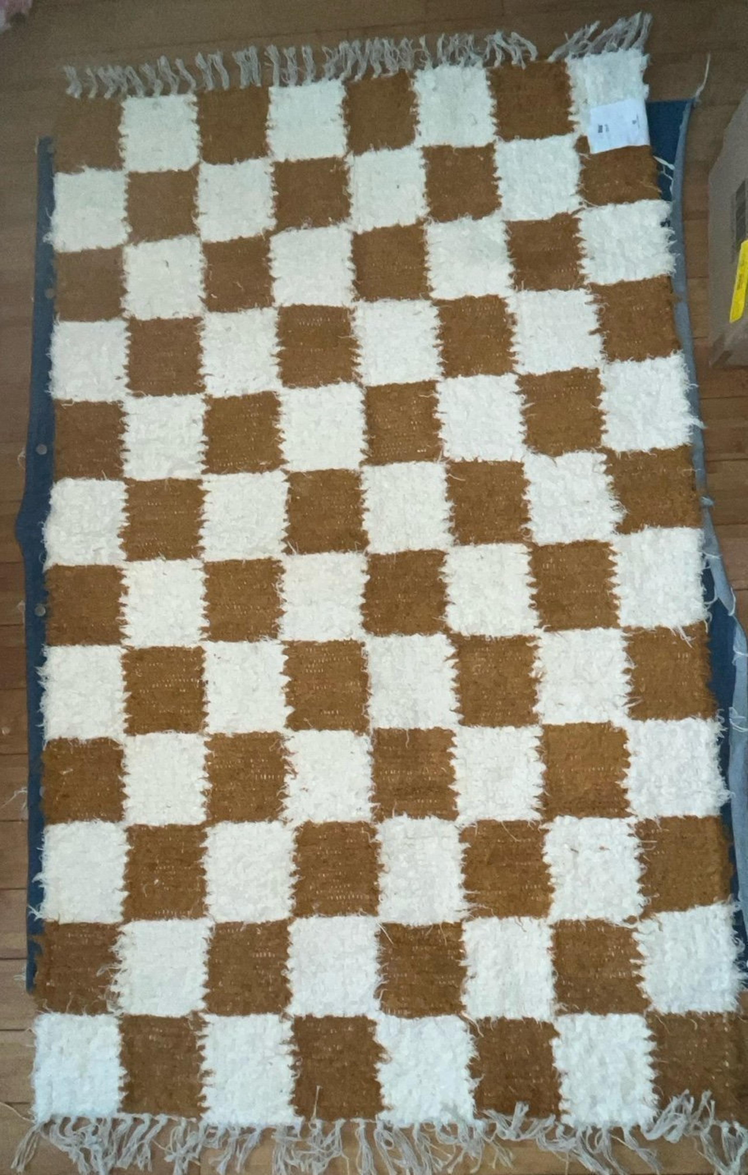 Urban Outfitters Tan and beige 3’x5’ Rug NWT NEW LAST ONE