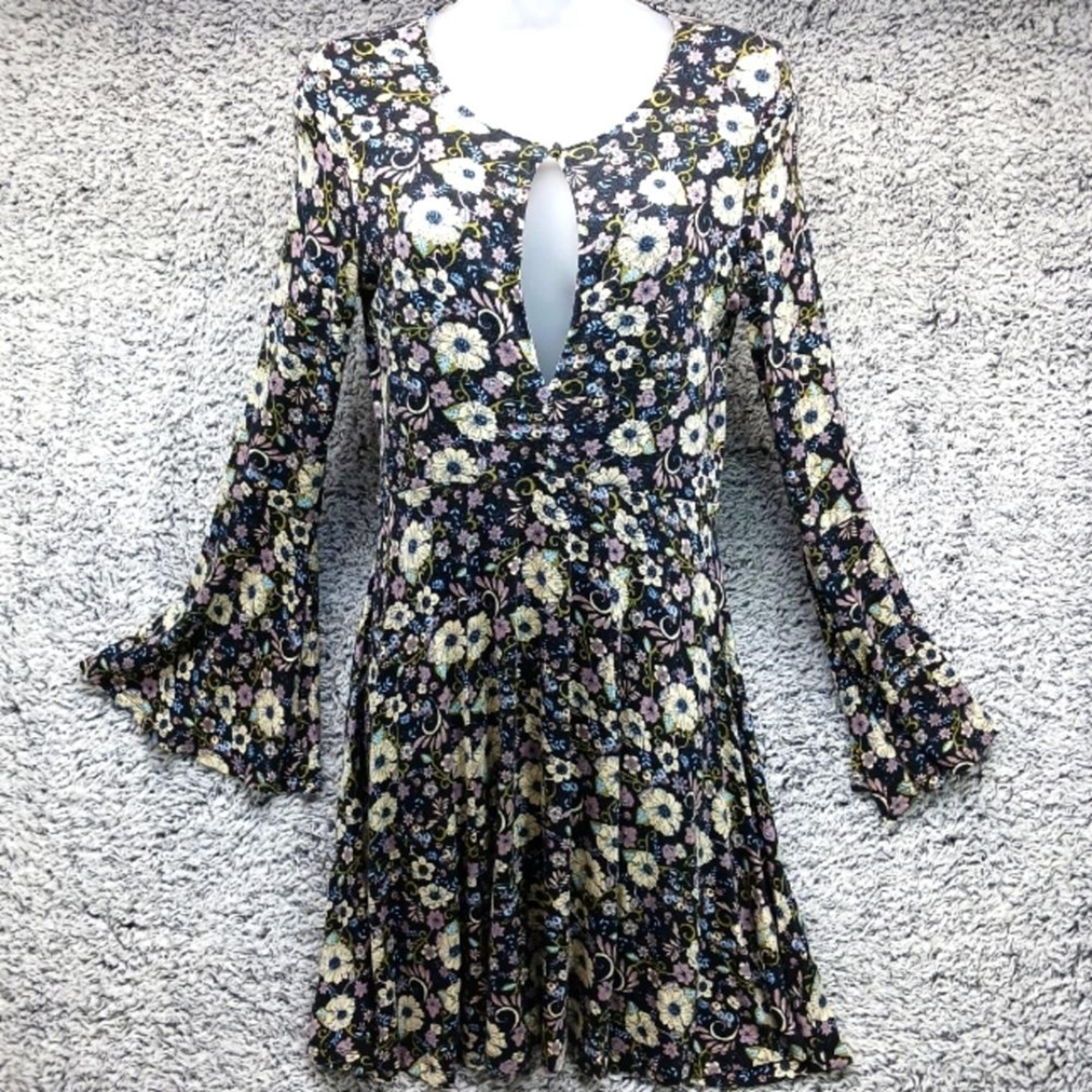 American Eagle Soft and Sexy Midi Women's Small. Floral, Bell Sleeve. Peekaboo.