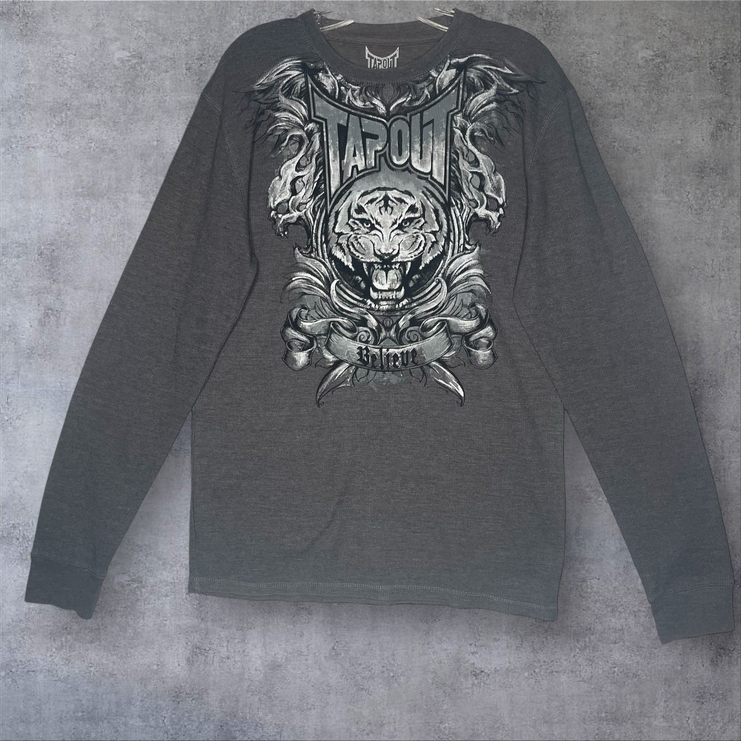 Tapout Y2K Graphic Print Long Sleeve Thermal Shirt Mens L Pullover Grunge Tiger