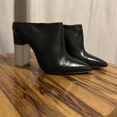 Black 4” high bootie; Pour La Victorie, size 6