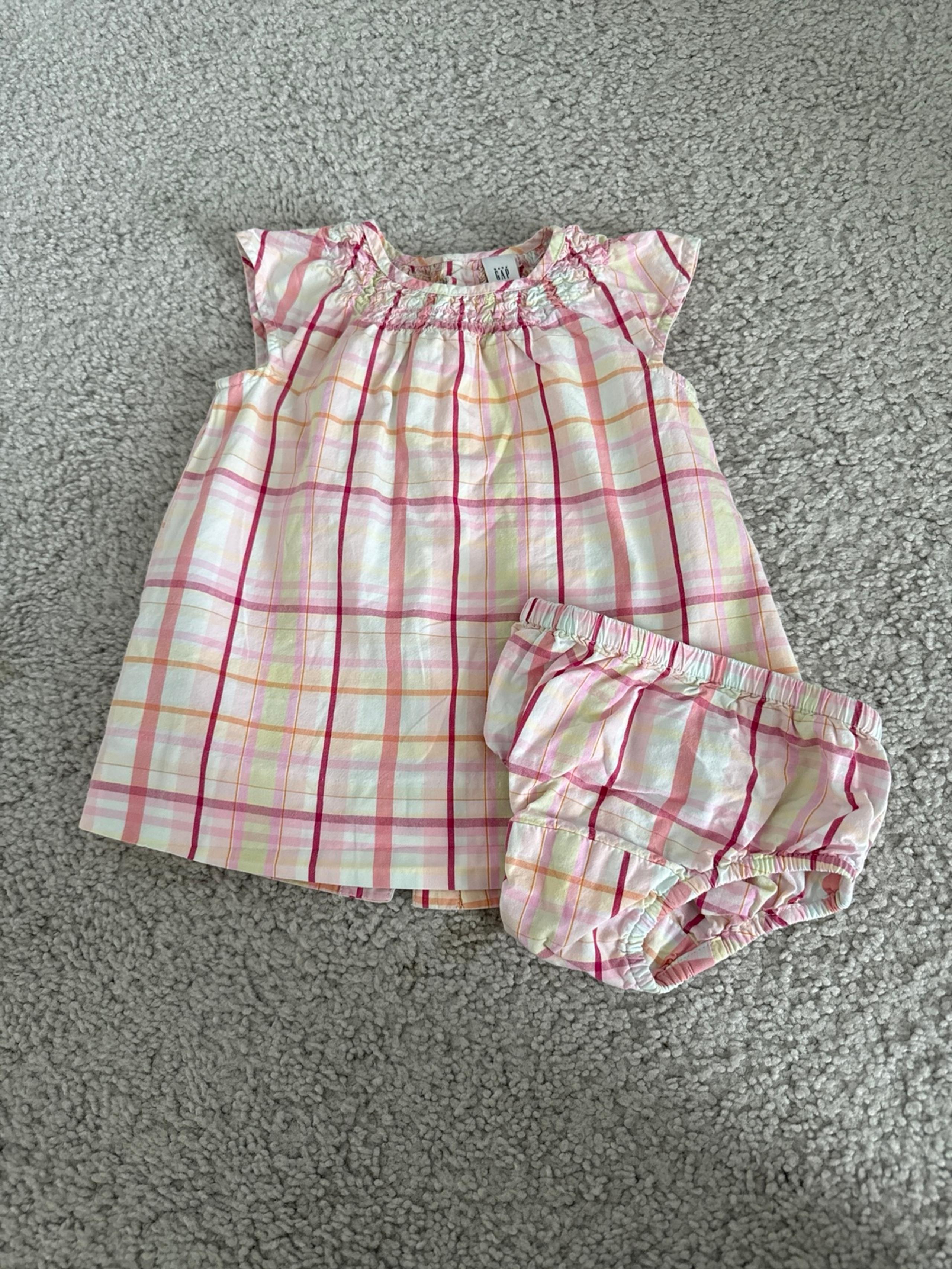 Baby Gap dress size 3-6 months