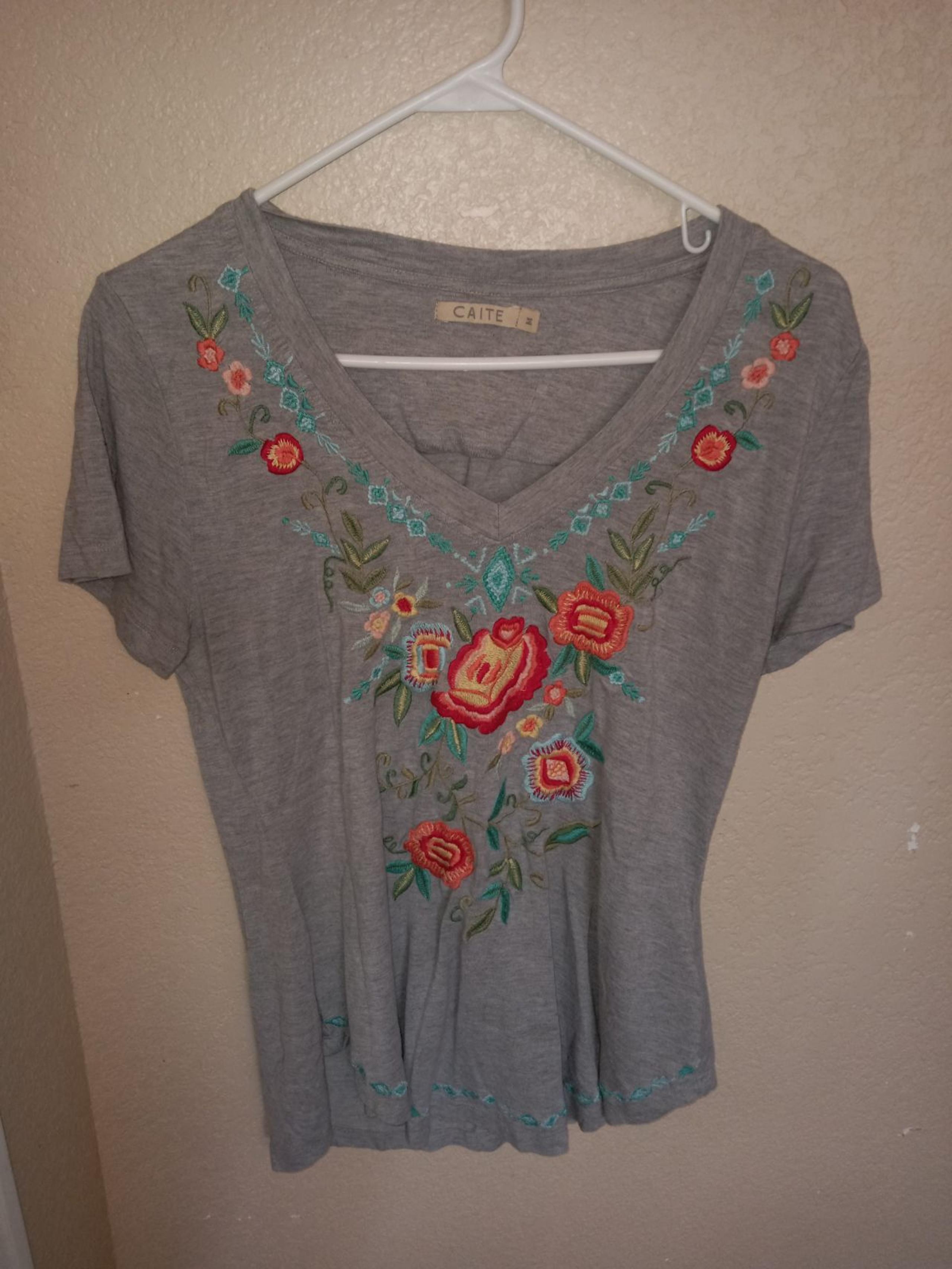 Gray embroidered top - Caitec