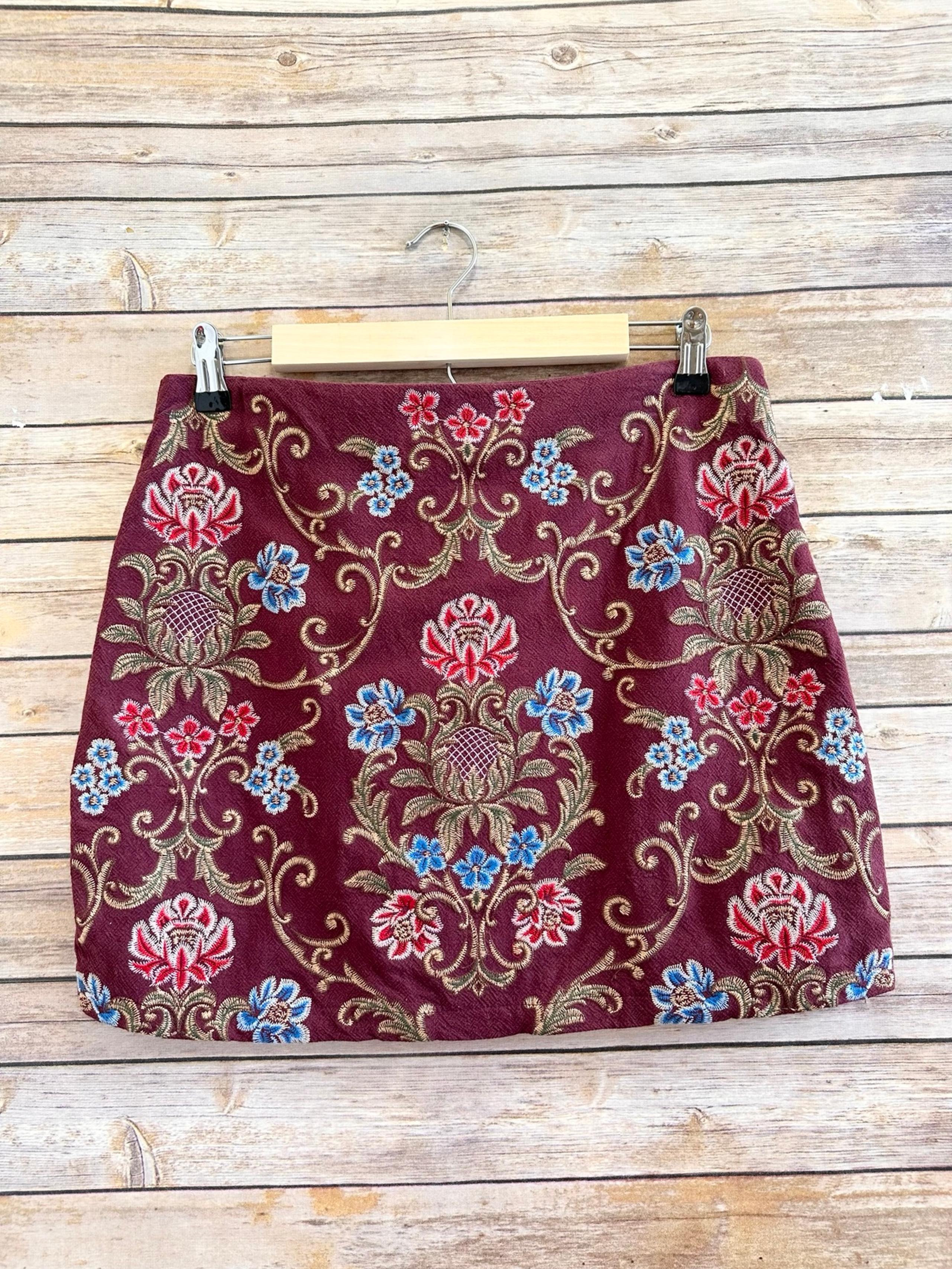 Umgee Skirt Women’s Size Medium Burgundy Linen Floral Embroidered Mini