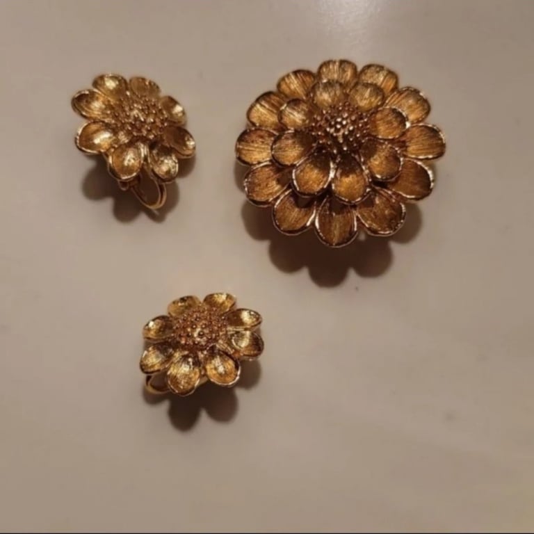 Vintage DFA Dubarry Fifth Avenue Gold Tone Flower Brooch and Clip-on Earrings