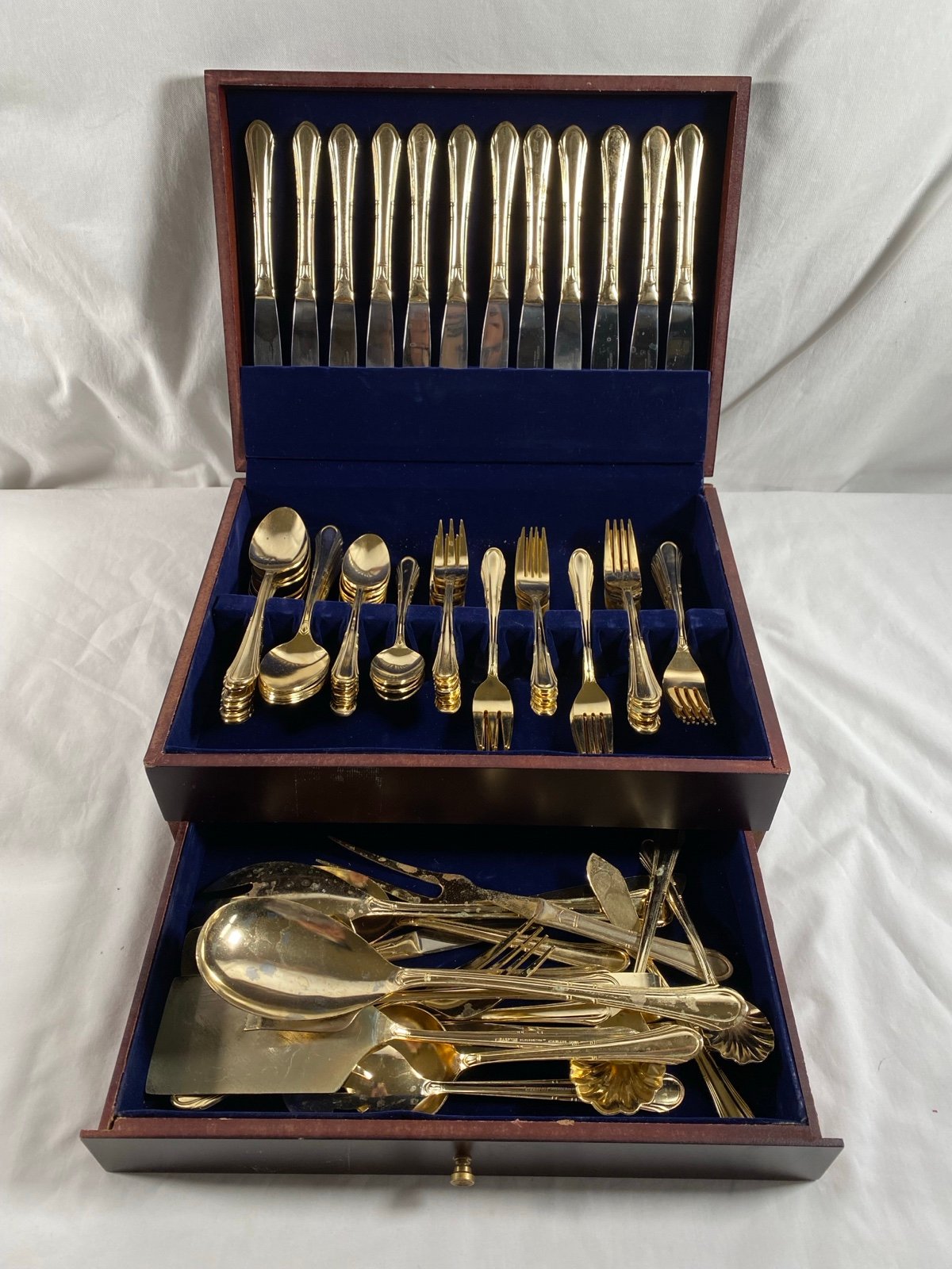 Hampton Silversmith 215 in Original Chest 87 Pcs 12 Setting GOLD Electro-plate