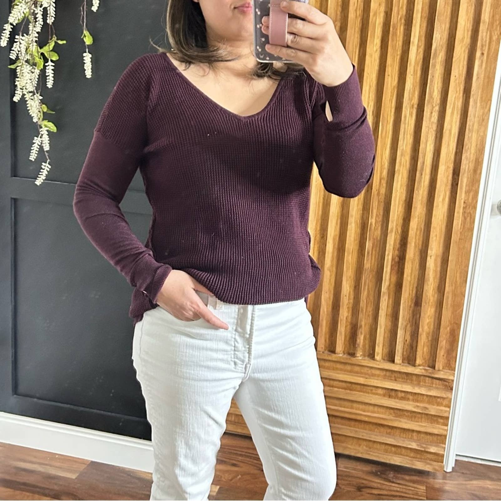 LULULEMON The Sweater Life Heather Bordeaux Drama V neck Knit Sweater. Size 6