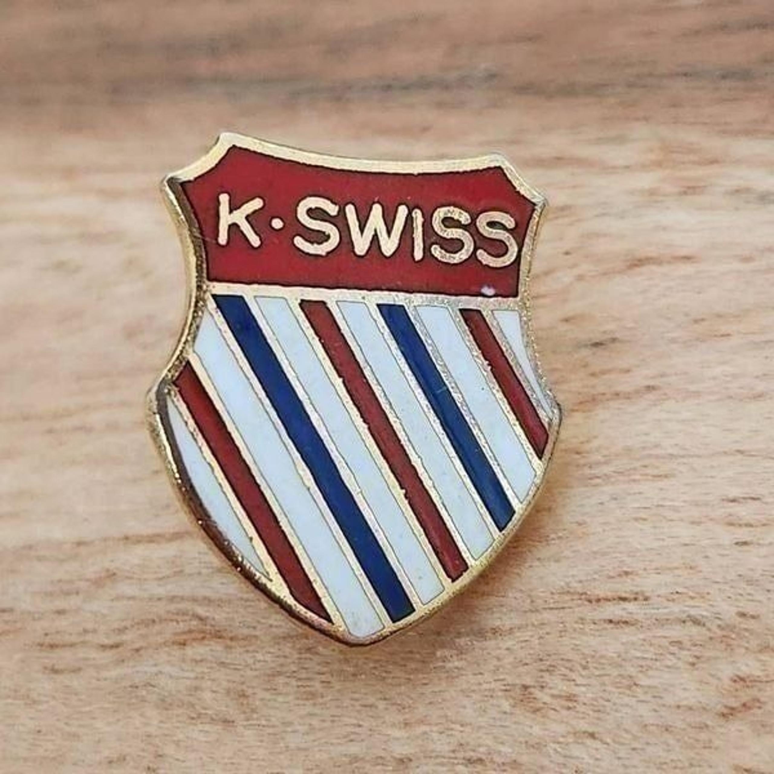 K-swiss pin golden metal red white blue diagonal stripe 90s jewelry accessories