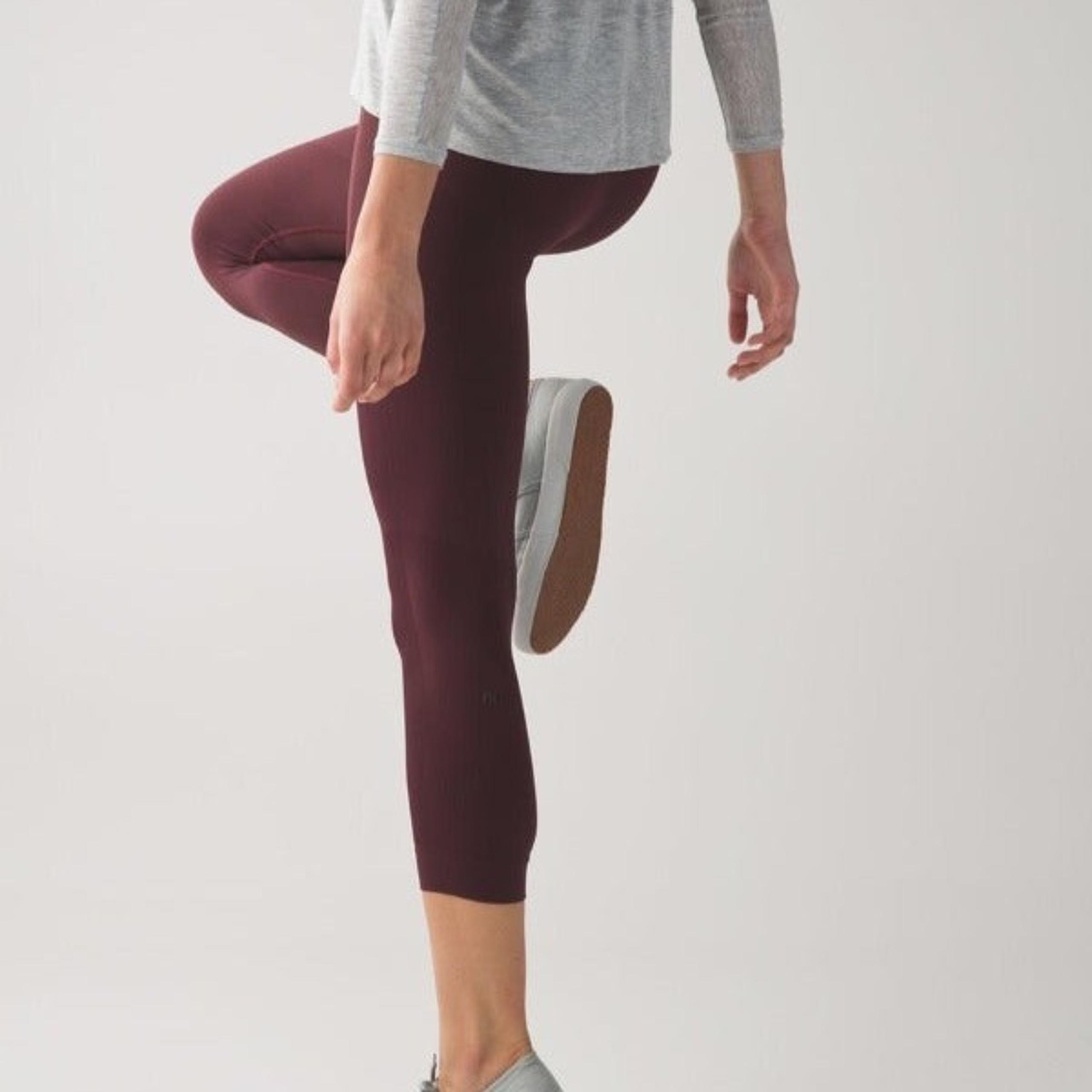 NEW Lululemon Wine  Zone In Crop Size 2