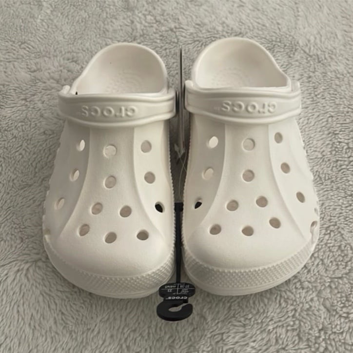 (NWT) Crocs Baya White Unisex Clog, Size: 9 (Women’s), 7 (Men’s)
