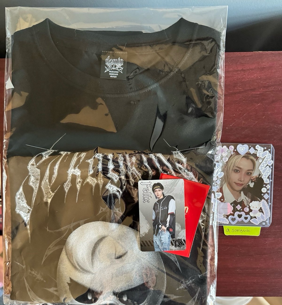 Stray kids evil skzoo bbokari Felix t shirt brand new and trading card