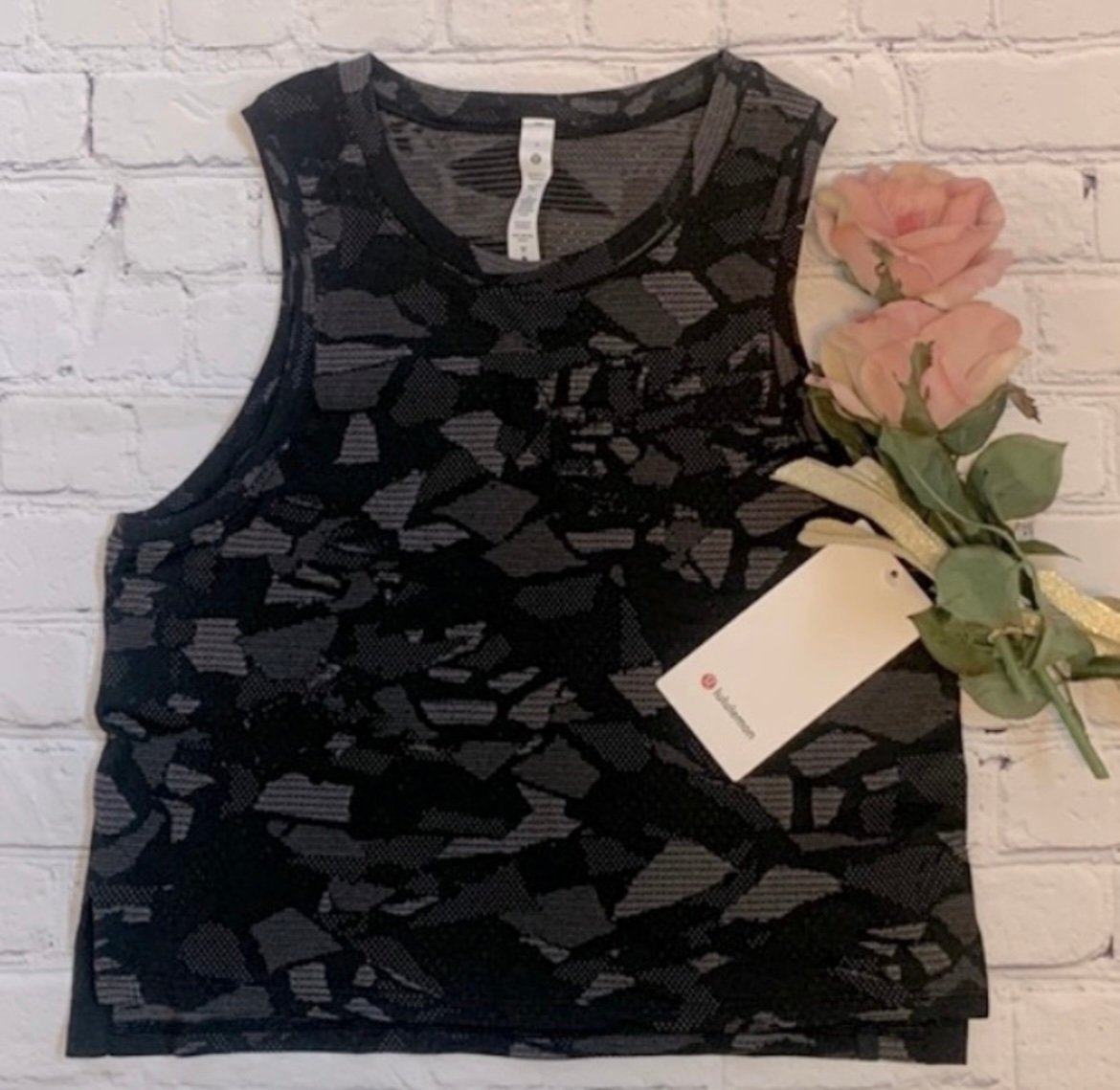 Lululemon train to be tank size 6