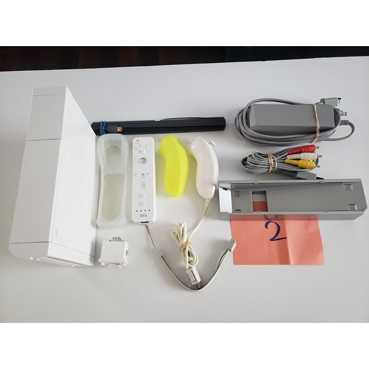 Wii Bundle 32gb White Console RVL001 with Games Included