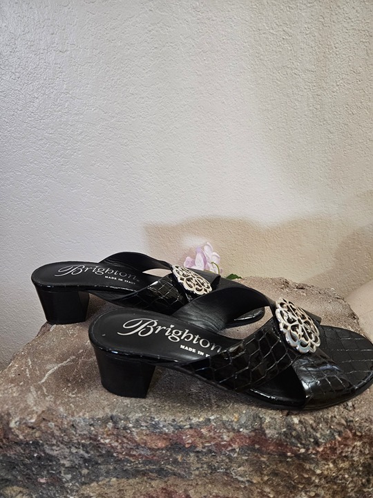 SIZE 8.5M BRIGHTON Made in Italy Black Sandal W/Silver Medallion INVPV2195