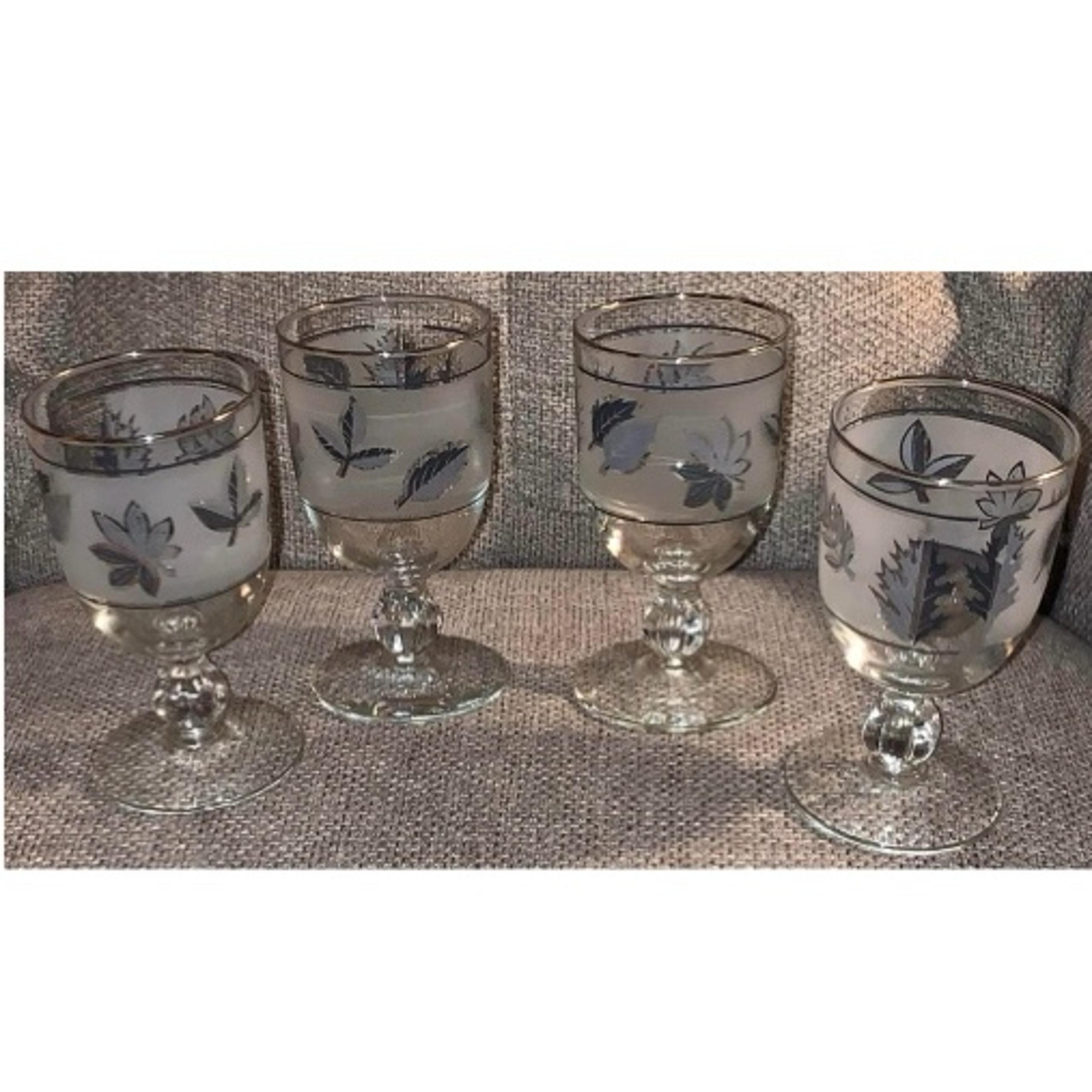 Vintage Libbey Frosted Silver Leaf Footed Water Wine Glasses 5.5" (Set of 4)