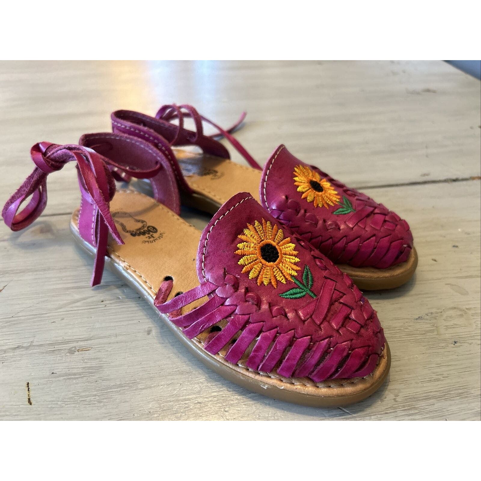 Artisans Jr Pink Lace Up Huraches Sandal Embroidered Sunflower Kids Sz 21 US 2