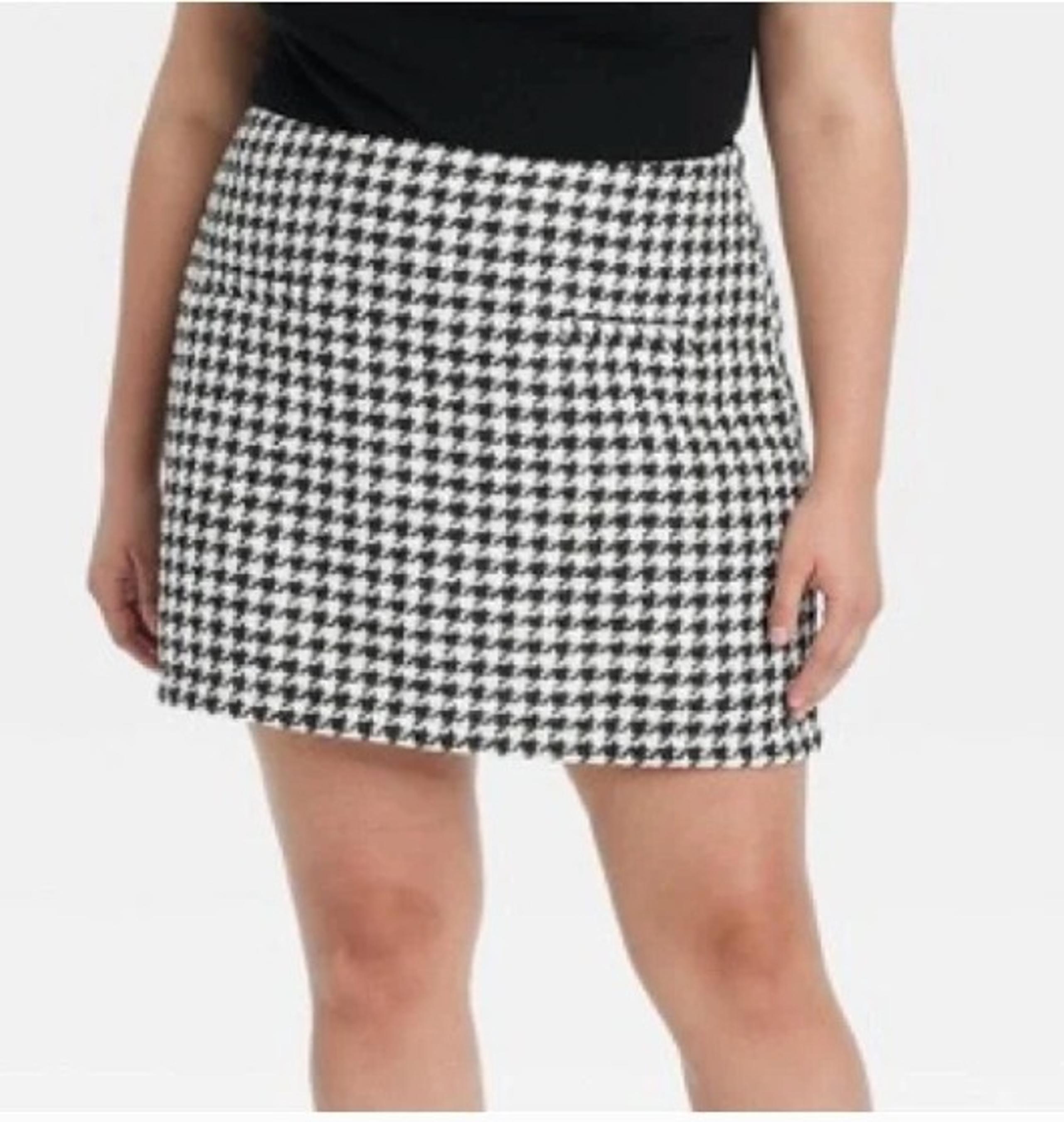 A New Day New With Tags Black and Cream Houndstooth Mini Skirt Size 17
