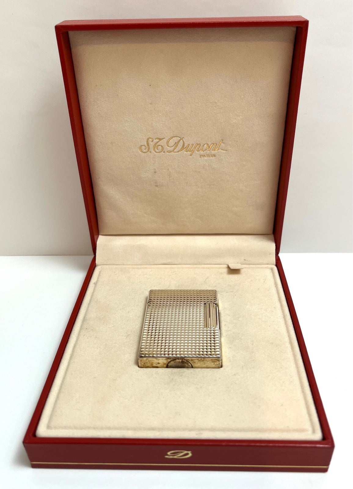 St. shops ST S.T. Dupont Paris Ligne Hobnail Silver Lighter in Box RESERVED
