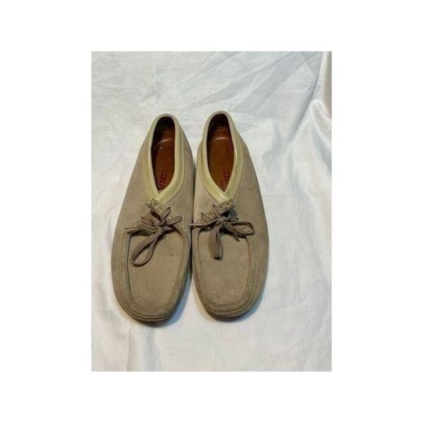 Clark Wallabee’s Size 10 M