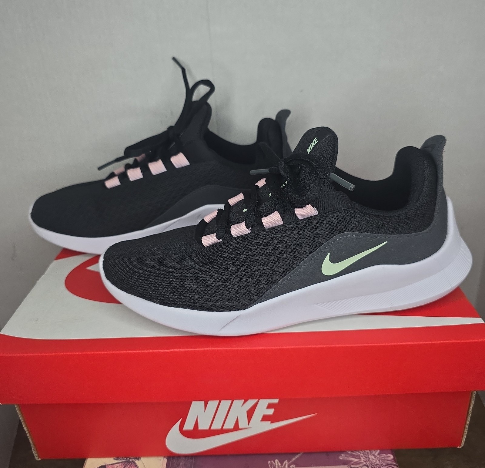 Nike Women's Size 7 Viale AA2185 004