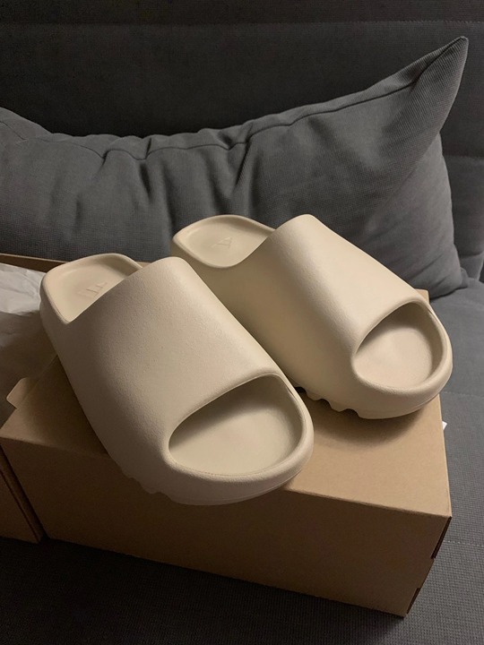 Yeezy slide Onyx Classic slippers US 9