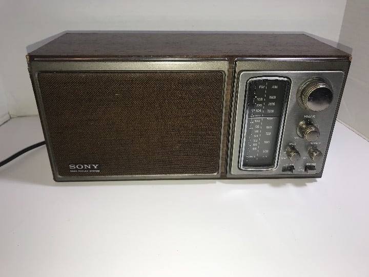 VINTAGE SONY AM FM 2-BAND Radio Bass Ref