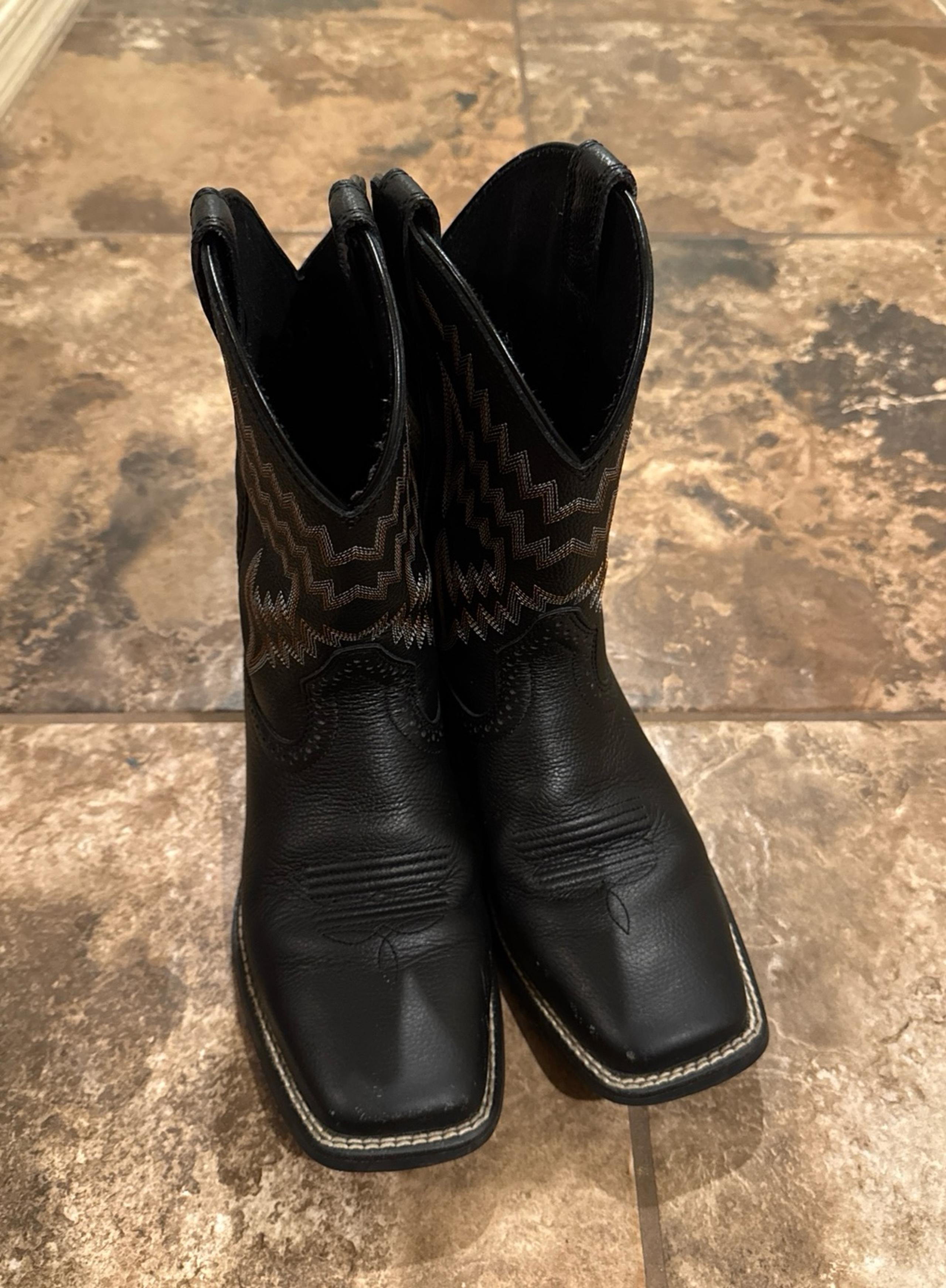 Ariat Square Toe Boys Black Boots 5.5
