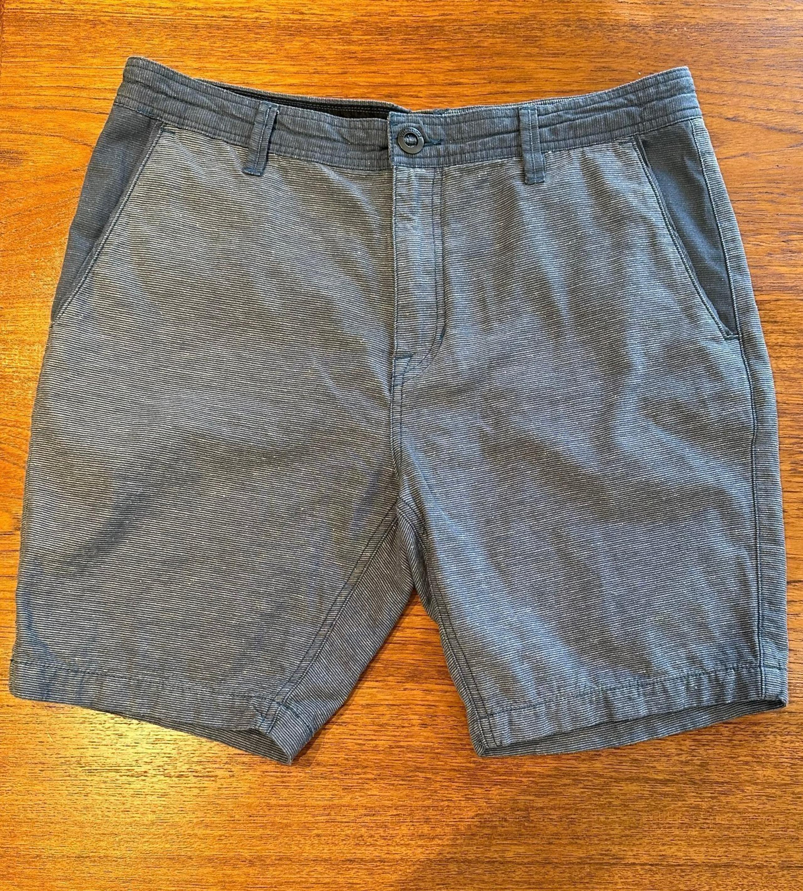 Volcom — Mens Casual Shorts — Blue Size 33