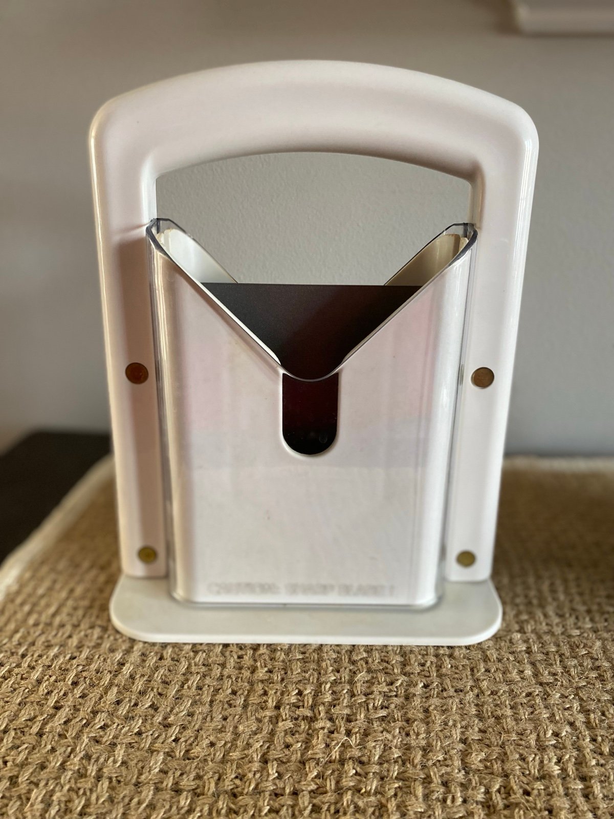 BAGEL BITER GUILLOTINE SLICER BUILT IN SAFETY SHIELDS