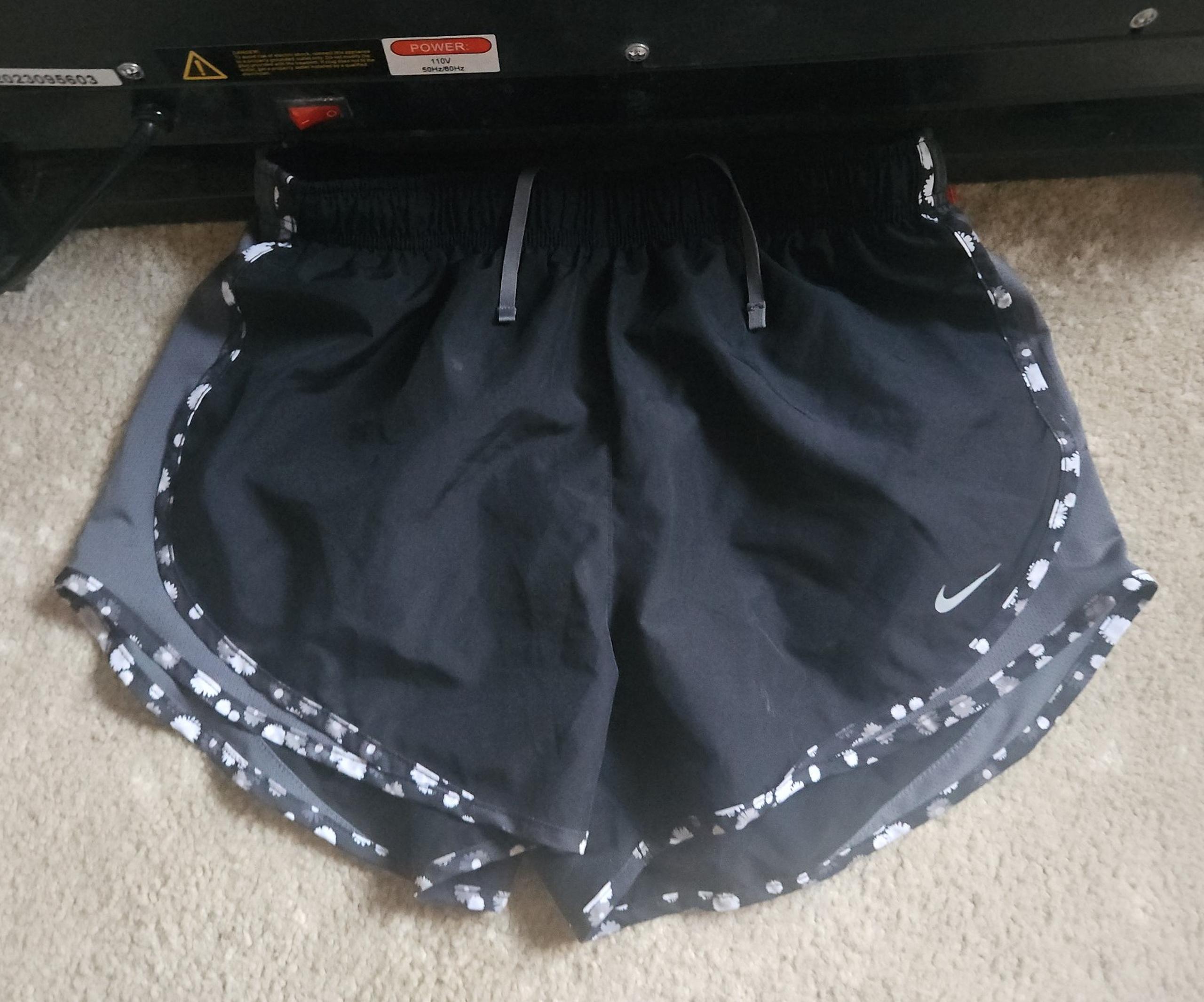 NIKE womens Black shorts sz Medium