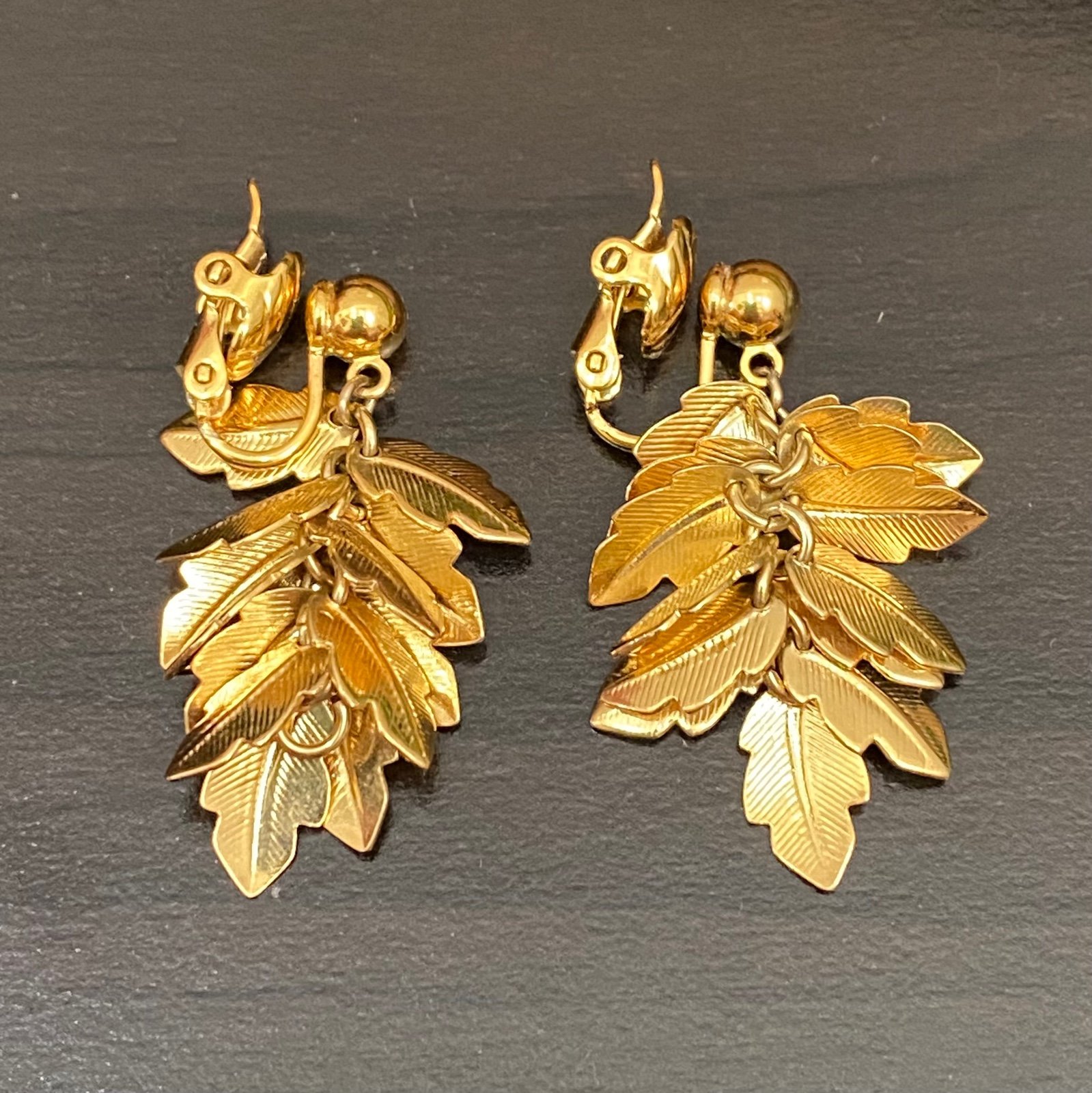 Vintage 80’s/90’s TRIFARI Signed Gold Leaves Dangling Clip On Earrings