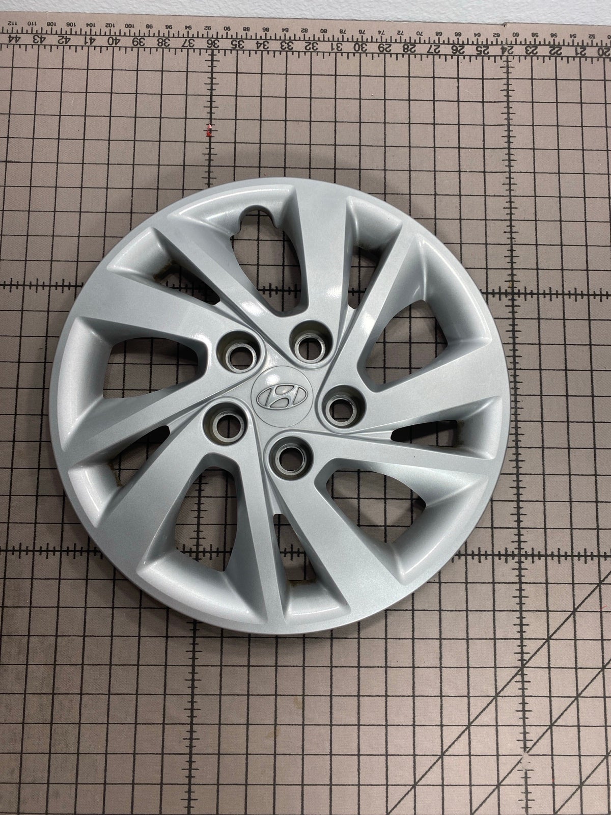 2017-2020 Hyundai ELANTRA 15 Bolt-on Hubcap Wheelcover OEM