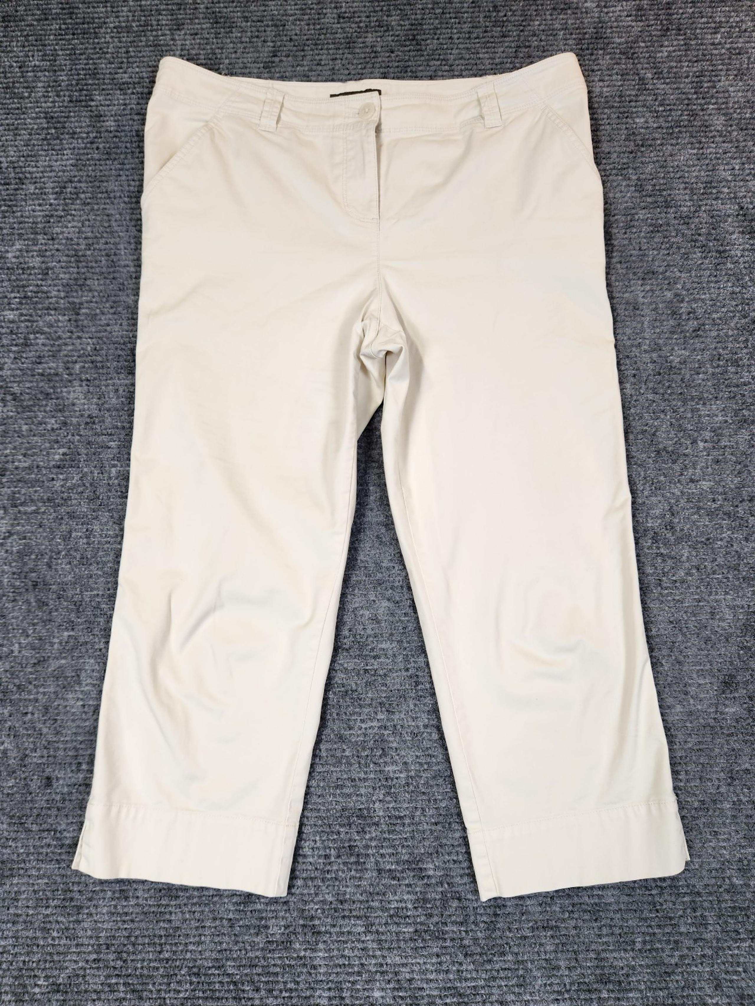 Tommy Bahama Cropped Women's size 16 Light Beige Khaki Chino Pants Capri Stretch