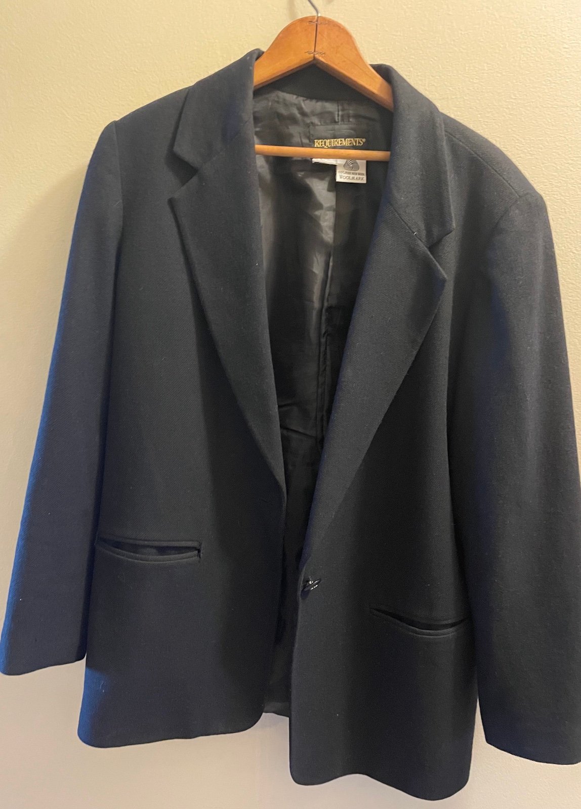 EUC Requirements 100% New Wool Women’s Blazer, Size 14 Black Suit Jacket