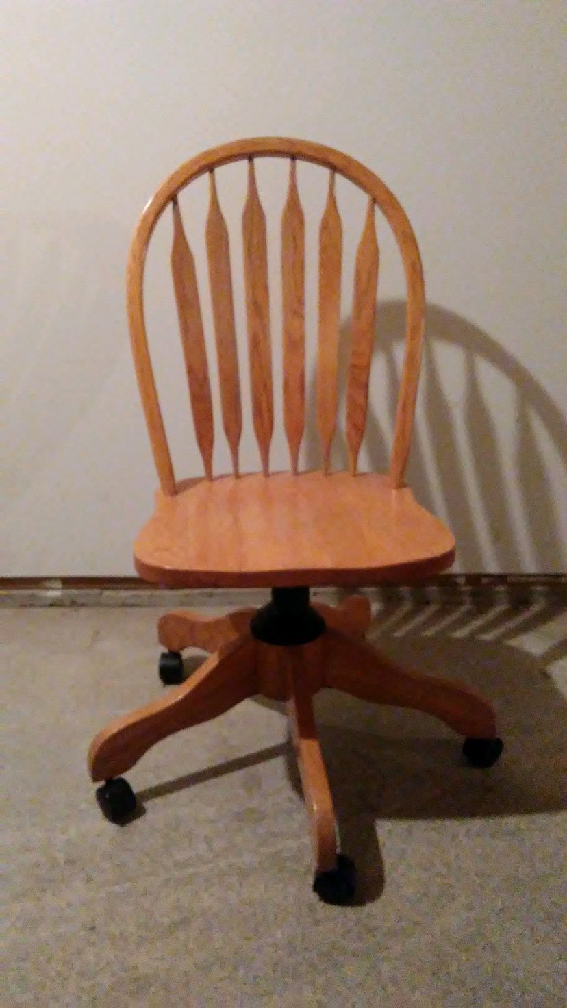 Roll top desk woth marching roll chair