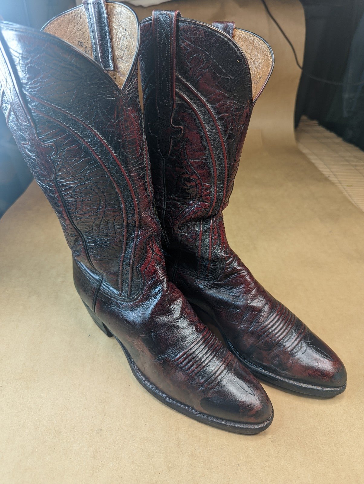 Lucchese Men's VTG L6630 Black Cherry Goat Leather Cowboy Boots Size 10B. Some S
